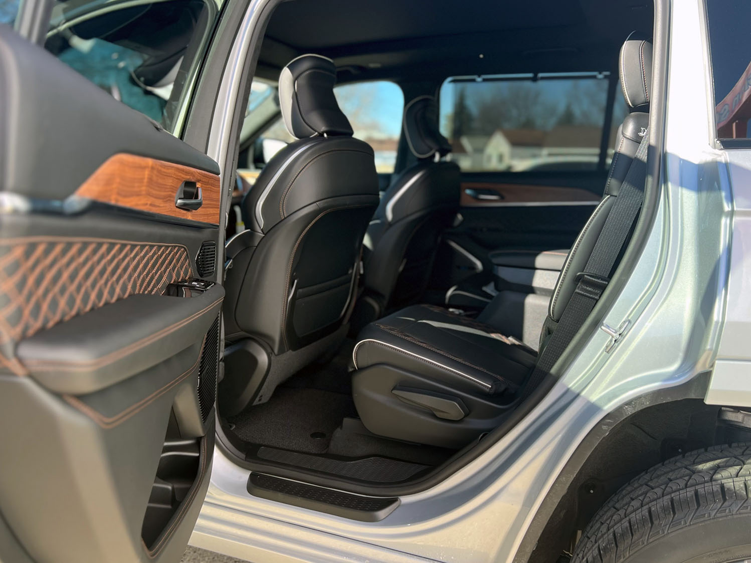 2023 Jeep Grand Cherokee Summit Reserve interior seating